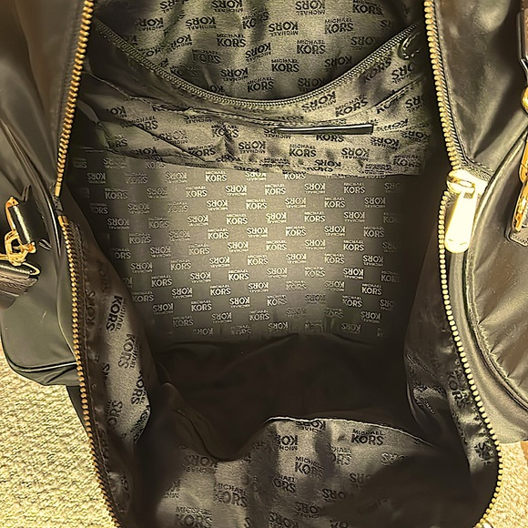 Michael Kors Black Weekender Overnight Bag w Gold Hardware, Great Condition - Picture 4 of 5